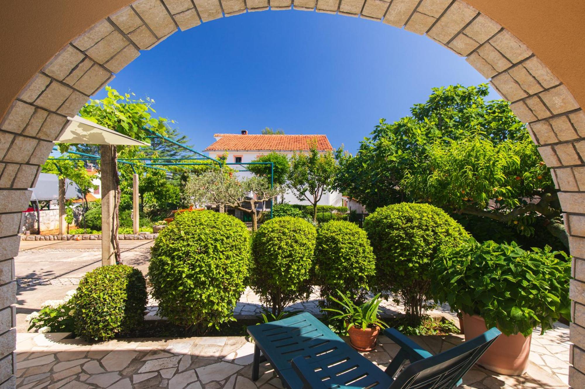 Apartmani Pina Krk Town Exterior foto